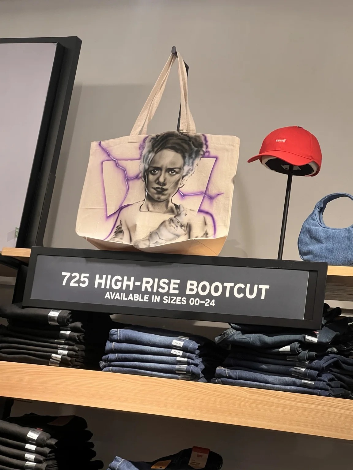 Portrait tote display