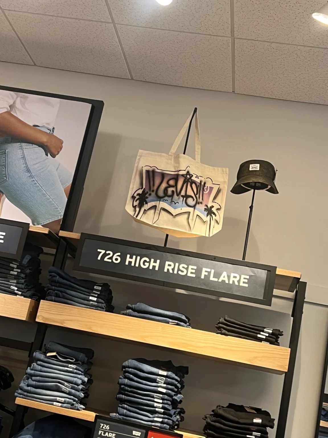 Vegas tote display